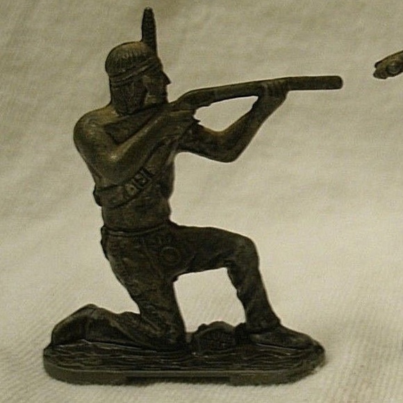 2 vintage Lone Star England Metal Indian Figures - Picture 1 of 8